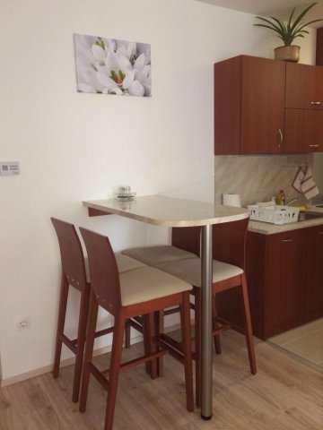 Kiadó téglalakás, albérlet, Pécsett 200 E Ft / hó, 3 szobás