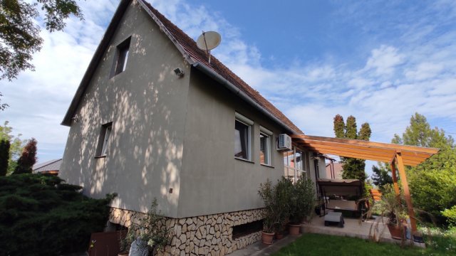 Eladó családi ház, Baracson 53.9 M Ft, 3 szobás