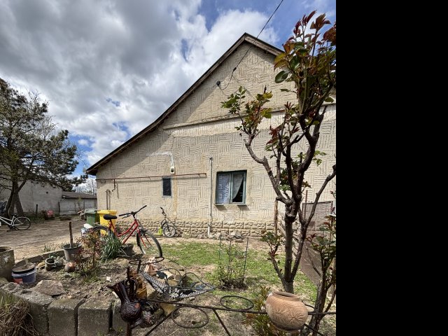 Eladó családi ház, Bakson 4.5 M Ft, 1 szobás