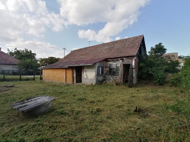 Eladó családi ház, Előszálláson 4.5 M Ft, 1 szobás