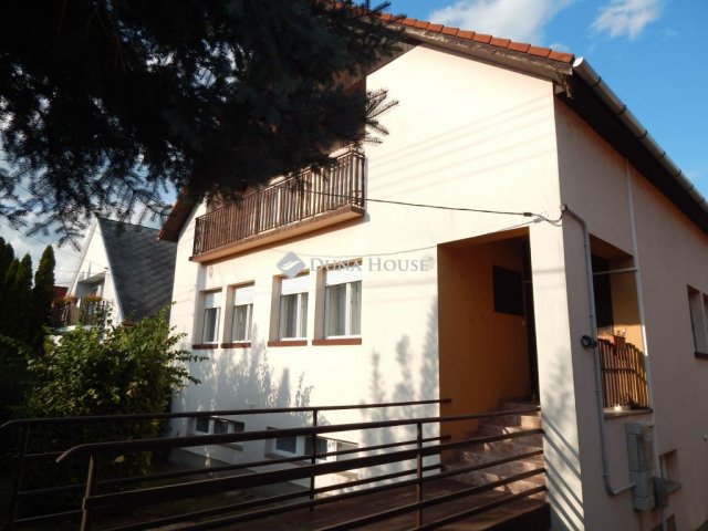 Eladó családi ház, Balatonlelleén 165 M Ft, 9 szobás