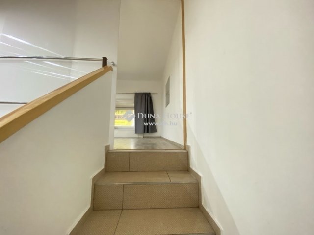Eladó téglalakás, Budapesten, VI. kerületben 94.9 M Ft, 1 szobás