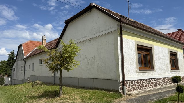 Eladó családi ház, Fertőhomokon 84.99 M Ft, 6 szobás