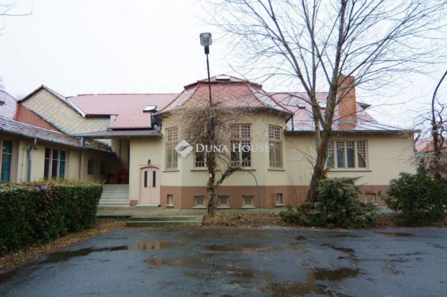 Kiadó üzlethelyiség, Nagykőrösön 350 E Ft / hó