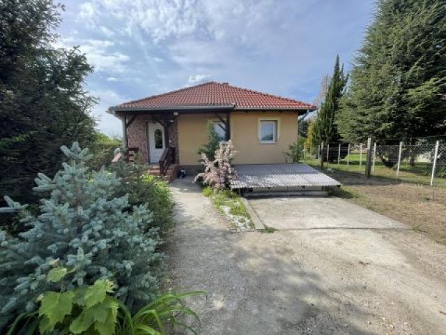 Eladó családi ház, Kecskeméten 80 M Ft, 2+2 szobás