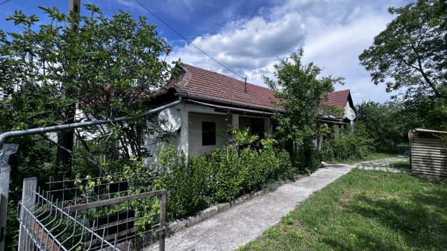 Eladó családi ház, Tiszakeszin, Kazinczy utcában 12 M Ft