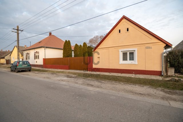 Eladó családi ház, Faddon 27.7 M Ft, 3 szobás