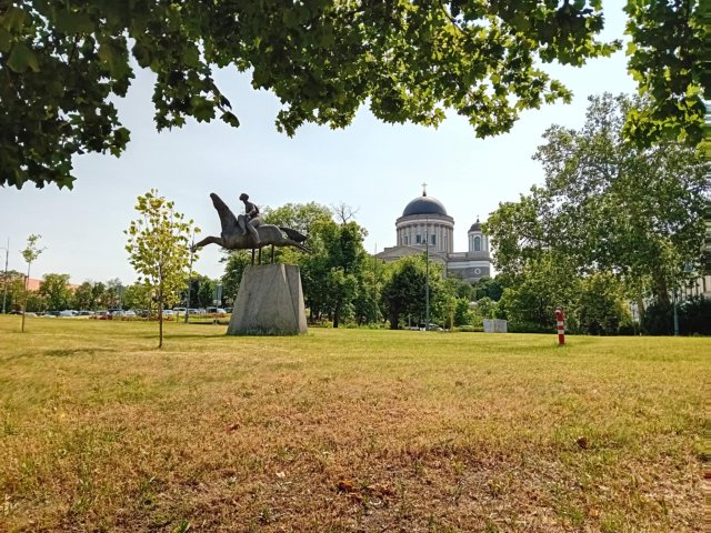 Eladó téglalakás, Esztergomban 47.5 M Ft, 2 szobás