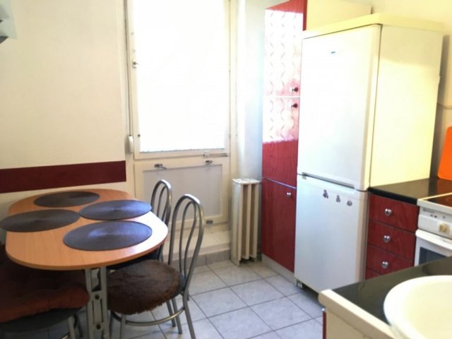 Kiadó panellakás, albérlet, Pécsett 140 E Ft / hó, 2 szobás