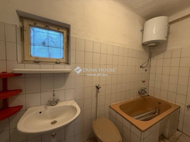 Eladó családi ház, Kiskunhalason 22.9 M Ft, 3 szobás