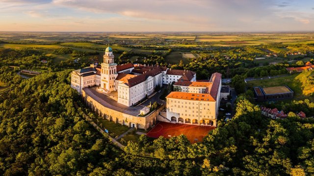 Eladó családi ház, Pannonhalmán 83 M Ft, 4 szobás
