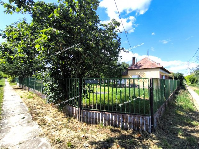 Eladó családi ház, Csataszögön 9.99 M Ft, 3 szobás
