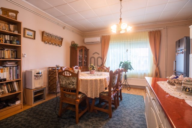 Eladó családi ház, Pusztaszabolcson 74.5 M Ft, 5 szobás