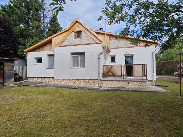 Eladó családi ház, Balatonfűzfőn 74.99 M Ft, 1+2 szobás