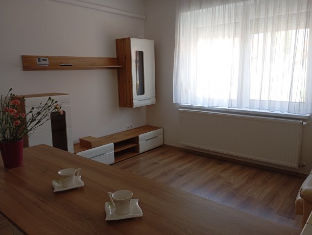Kiadó téglalakás, albérlet, Pécsett 200 E Ft / hó, 2+1 szobás
