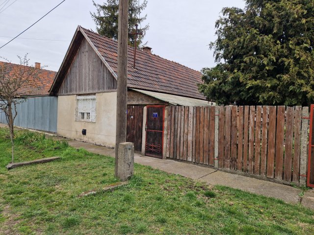 Eladó családi ház, Cegléden 25.9 M Ft, 2 szobás