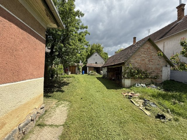 Eladó családi ház, Mányon 37.9 M Ft, 2 szobás