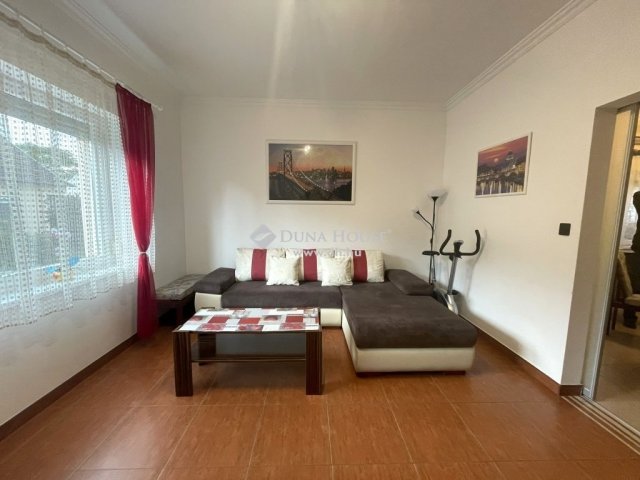 Eladó családi ház, Szegeden 289 M Ft, 8 szobás