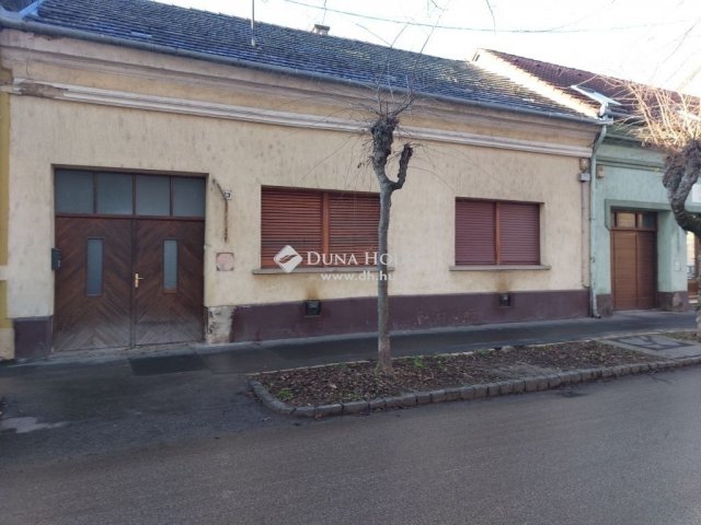 Eladó családi ház, Vácon 79 M Ft, 1 szobás