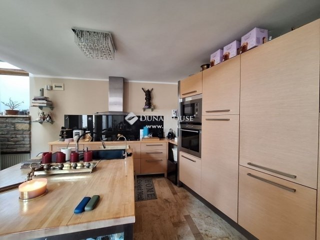 Eladó családi ház, Pécsett 135 M Ft, 4 szobás