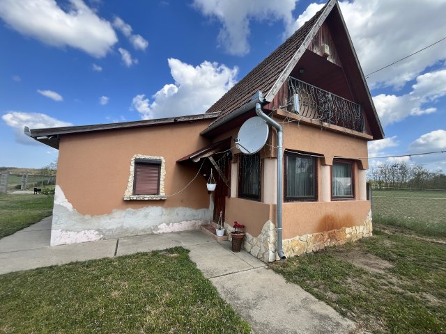 Eladó családi ház, Kecskeméten 24.99 M Ft, 2 szobás
