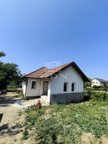 Eladó családi ház, Szadán 124.5 M Ft, 4 szobás