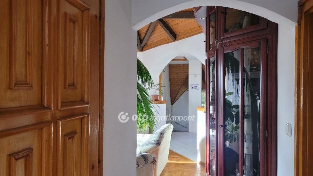 Eladó családi ház, Szentendrén 179 M Ft, 6+1 szobás