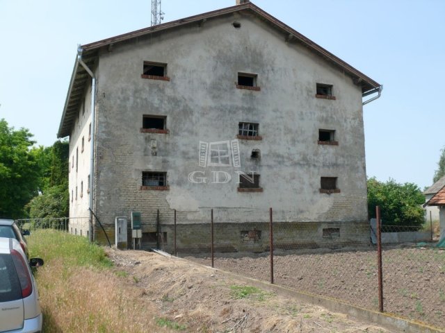Eladó ipari ingatlan, Kerekegyházán 21.9 M Ft