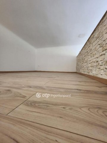Eladó téglalakás, Budapesten, XV. kerületben 39.9 M Ft, 1 szobás