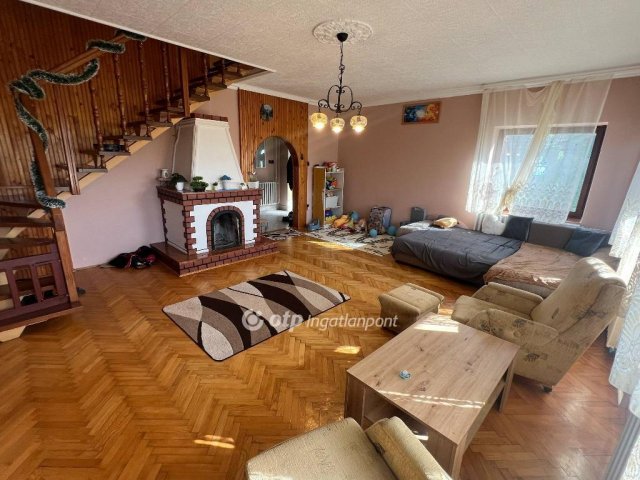 Eladó családi ház, Törtelen 49.9 M Ft, 4 szobás