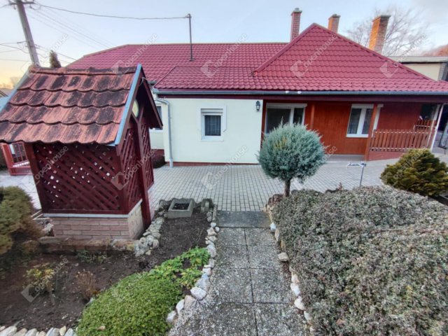 Eladó családi ház, Tabon 46 M Ft, 3 szobás