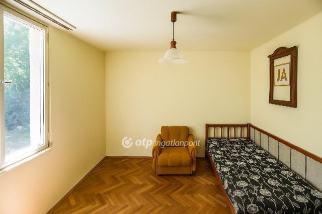 Eladó panellakás, Egerben 35 M Ft, 2 szobás