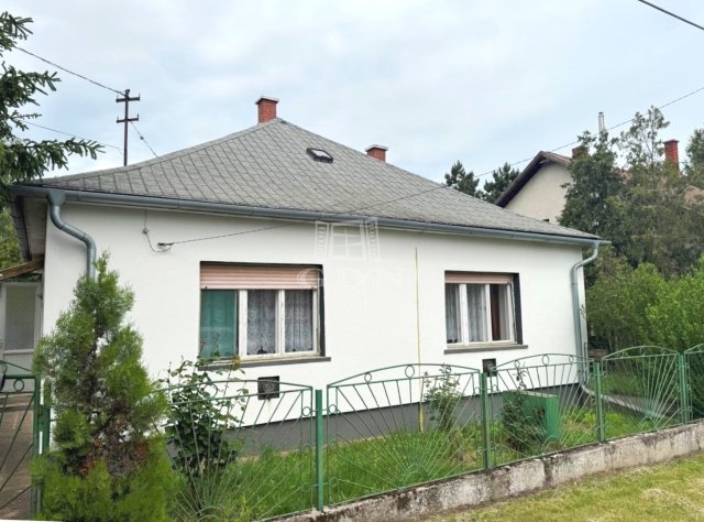 Eladó családi ház, Zámolyon 52 M Ft, 4 szobás