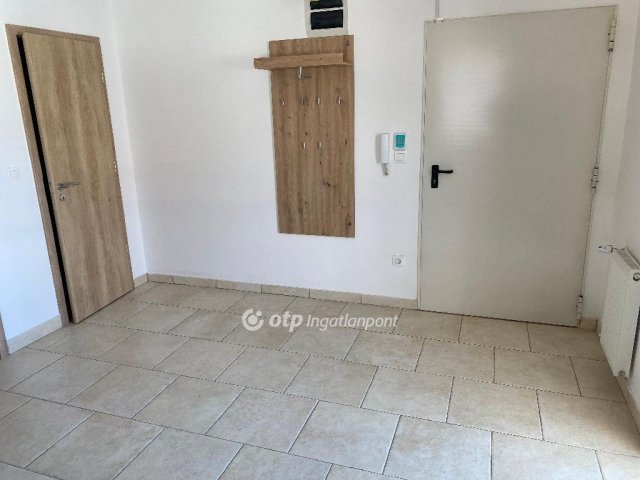 Eladó téglalakás, Egerben 75 M Ft, 1+3 szobás