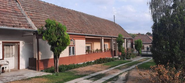 Eladó családi ház, Mogyoródon 72 M Ft, 3 szobás