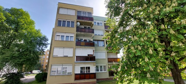 Eladó panellakás, Dombóváron 19.5 M Ft, 2 szobás