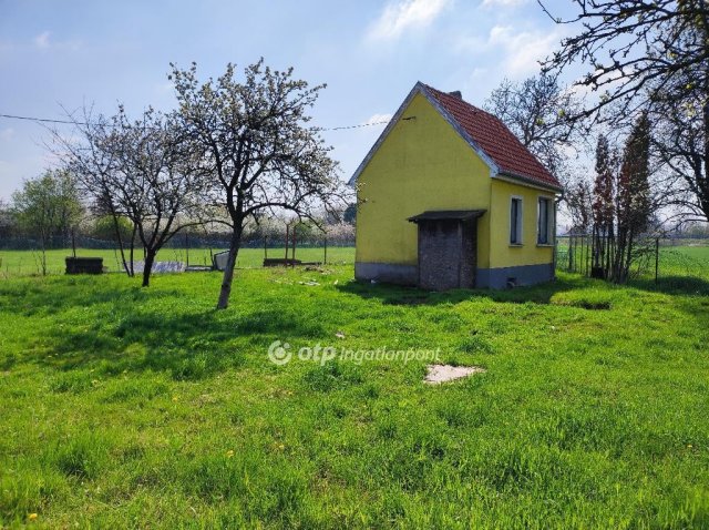 Eladó családi ház, Győrött 13 M Ft, 2 szobás