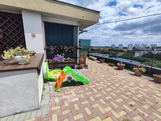 Eladó panellakás, Pécsett 54.9 M Ft, 3 szobás
