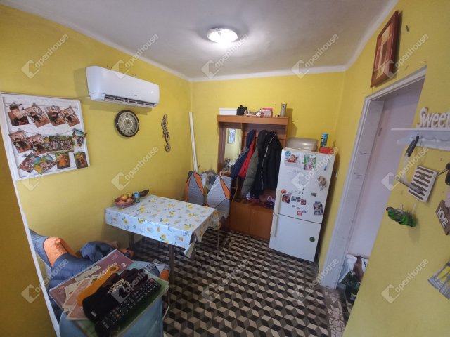 Eladó családi ház, Szászváron 10 M Ft, 2 szobás