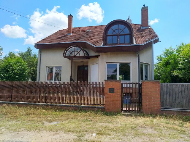 Eladó családi ház, Dunaharasztin 129 M Ft, 9 szobás