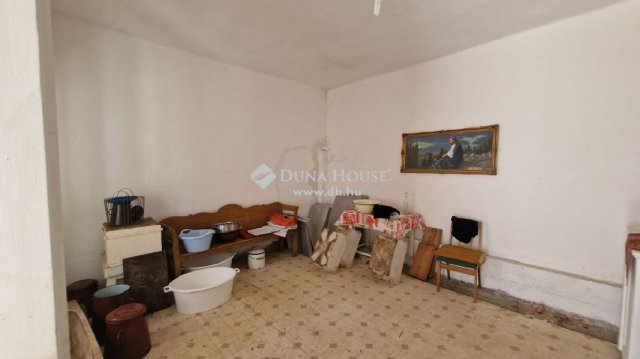 Eladó családi ház, Zsámbokon 38 M Ft, 5 szobás
