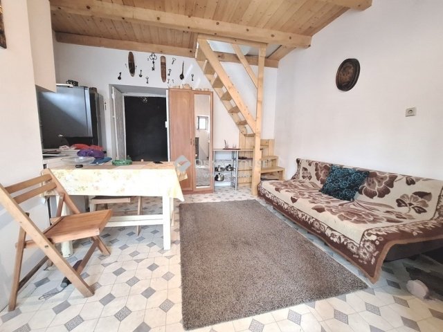 Eladó családi ház, Kesztölcön 22 M Ft, 2 szobás