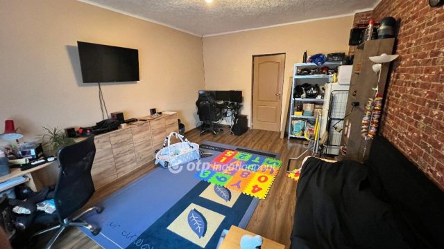 Eladó családi ház, Bébén 26.9 M Ft, 2 szobás