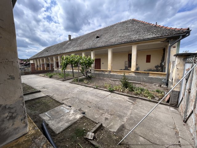 Eladó családi ház, Vaskúton 9.5 M Ft, 5 szobás