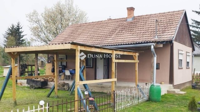 Eladó családi ház, Inkén 9 M Ft, 3 szobás