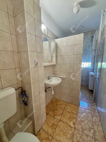 Eladó panellakás, Oroszlányban 28.5 M Ft, 2 szobás