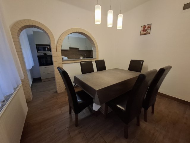 Eladó családi ház, Siófokon 389 M Ft, 10 szobás