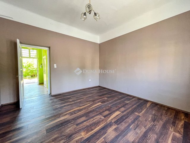 Eladó téglalakás, Budapesten, XX. kerületben 32.9 M Ft, 1 szobás