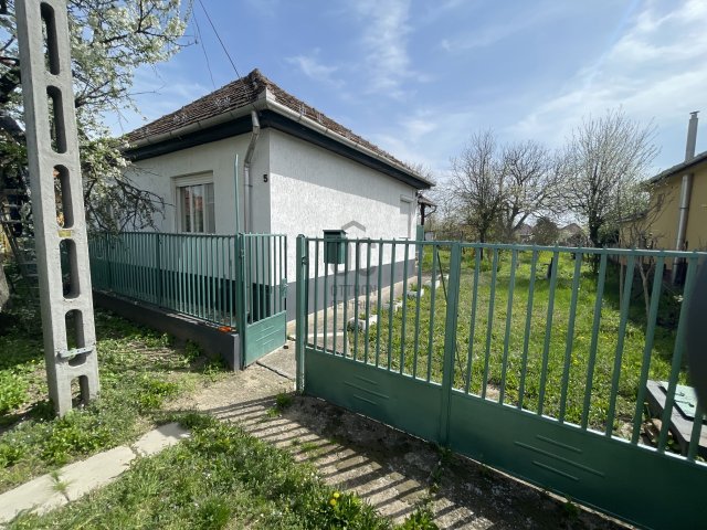 Eladó családi ház, Turán 35 M Ft, 2 szobás