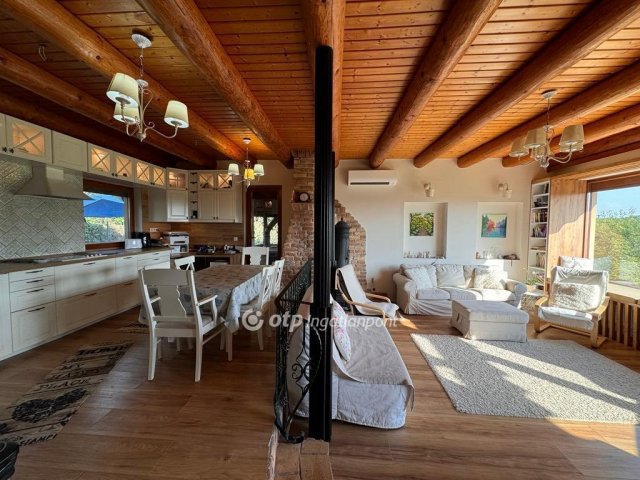 Eladó családi ház, Esztergomban 308 M Ft, 4 szobás
